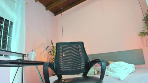 Snapshot of _aline_hall chatting on 10, 9, 2025 Alline Hall online show from 10, 9, 2025