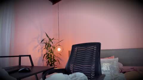 Snapshot of _aline_hall chatting on 20, 9, 2025 Alline Hall online show from 20, 9, 2025