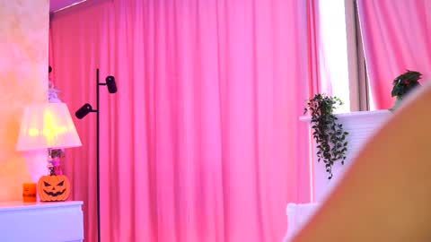 Arielle online show from 6, 11, 2025