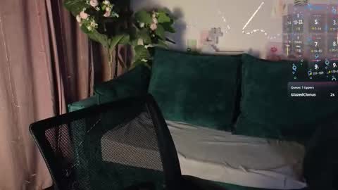 Snapshot of _ash_leyy_ chatting on 12, 10, 2025 _ash_leyy_ online show from 12, 10, 2025