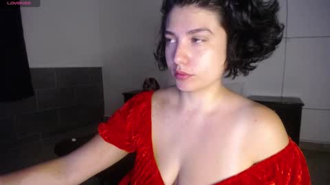 Snapshot of _atenea_golden chatting on 31, 12, 2024 atenea online show from 31, 12, 2024