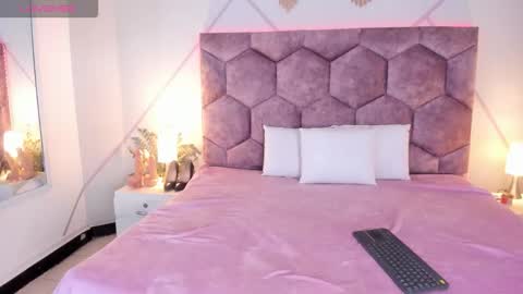 _aurora_collins_ online show from 27, 2, 2026