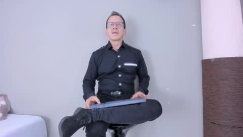 _axelking_ online show from 10, 11, 2025