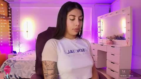 Snapshot of _blind_melon_ chatting on 8, 10, 2025 _blind_melon_ online show from 8, 10, 2025