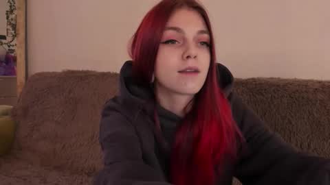 Snapshot of _caroline_coy chatting on 25, 10, 2025 Caroline online show from 25, 10, 2025