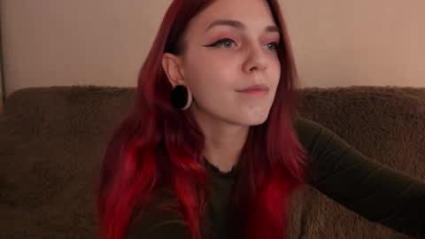 Snapshot of _caroline_coy chatting on 5, 11, 2025 Caroline online show from 5, 11, 2025