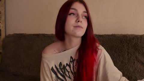 Snapshot of _caroline_coy chatting on 18, 11, 2025 Caroline online show from 18, 11, 2025