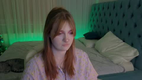 Alisa NO NUDE online show from 23, 1, 2025