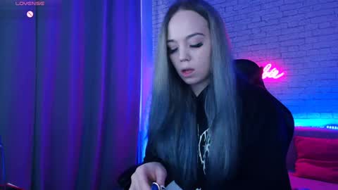 Snapshot of _crazybee_ chatting on 8, 12, 2024 Nica online show from 8, 12, 2024