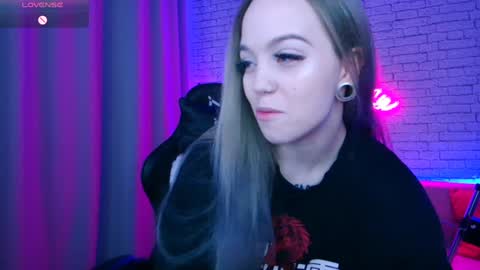 Snapshot of _crazybee_ chatting on 8, 2, 2025 Nica online show from 8, 2, 2025