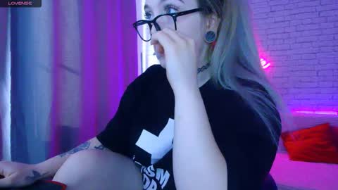 Snapshot of _crazybee_ chatting on 25, 10, 2025 Nica online show from 25, 10, 2025