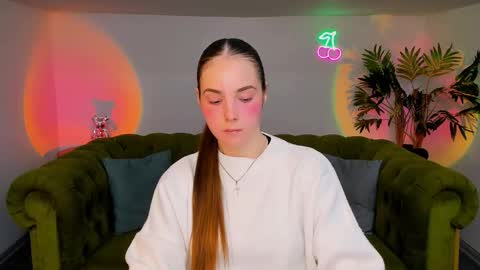 Snapshot of _cuddle_bug_ chatting on 21, 10, 2025 Erika online show from 21, 10, 2025