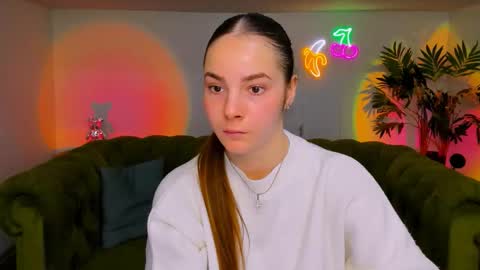 Snapshot of _cuddle_bug_ chatting on 15, 11, 2025 Erika online show from 15, 11, 2025