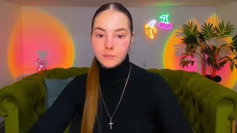 Snapshot of _cuddle_bug_ chatting on 29, 11, 2025 Erika online show from 29, 11, 2025