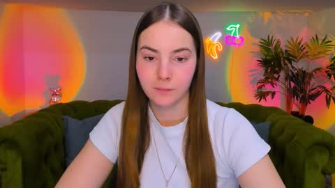 Snapshot of _cuddle_bug_ chatting on 14, 12, 2025 Erika online show from 14, 12, 2025