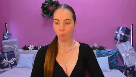 Snapshot of _cuddle_bug_ chatting on 15, 12, 2025 Erika online show from 15, 12, 2025