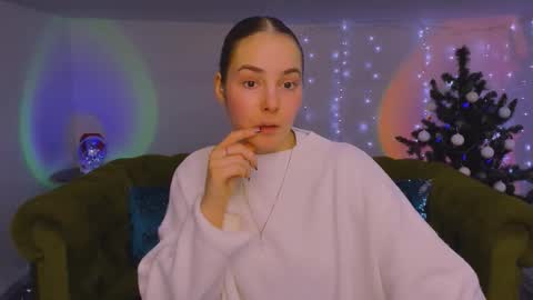 Snapshot of _cuddle_bug_ chatting on 17, 12, 2025 Erika online show from 17, 12, 2025