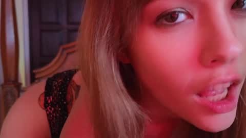 DemiDee online show from 1, 2, 2025