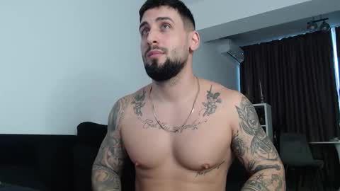 Snapshot of _dylangreen chatting on 28, 10, 2025 Dylan online show from 28, 10, 2025