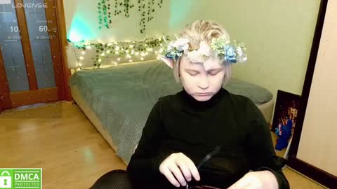 chloue and Gretta online show from 13, 12, 2024