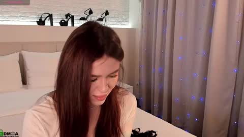 Snapshot of _emiliaa_ chatting on 14, 10, 2025 Milana online show from 14, 10, 2025