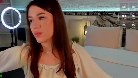 Snapshot of _emiliaa_ chatting on 19, 10, 2025 Milana online show from 19, 10, 2025