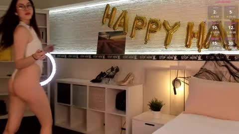 Snapshot of _emiliaa_ chatting on 1, 11, 2025 Milana online show from 1, 11, 2025