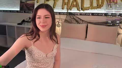 Snapshot of _emiliaa_ chatting on 9, 11, 2025 Milana online show from 9, 11, 2025