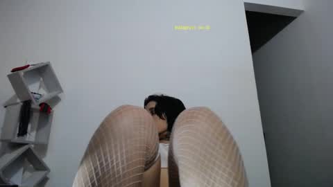  Exa help me position myself with your thumb up thanks  online show from 2, 3, 2025