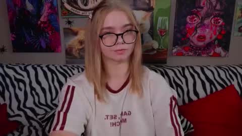 Snapshot of _favorite_ chatting on 16, 11, 2025 KENDALL NATHAN MARRY RYANPVT IS OPEN online show from 16, 11, 2025