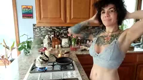 Snapshot of _frankie_rivers chatting on 17, 2, 2025 Frankie Rivers allmylinks online show from 17, 2, 2025