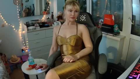 _glamorous_ online show from 20, 11, 2025