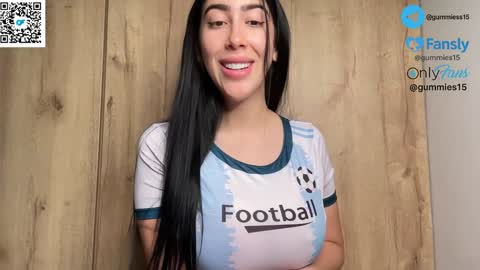 Snapshot of _gummies15 chatting on 13, 11, 2025 sara online show from 13, 11, 2025