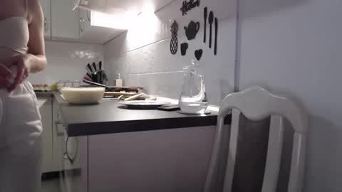 Snapshot of _hidden_frommymoom_ chatting on 5, 3, 2026 Criss4u online show from 5, 3, 2026