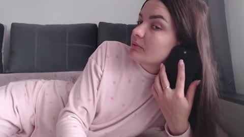 Snapshot of _hidden_frommymoom_ chatting on 28, 3, 2026 Criss4u online show from 28, 3, 2026