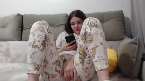 Snapshot of _hidden_frommymoom_ chatting on 3, 4, 2026 Criss4u online show from 3, 4, 2026