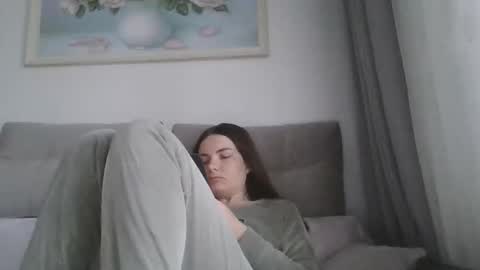 Snapshot of _hidden_frommymoom_ chatting on 8, 4, 2026 Criss4u online show from 8, 4, 2026