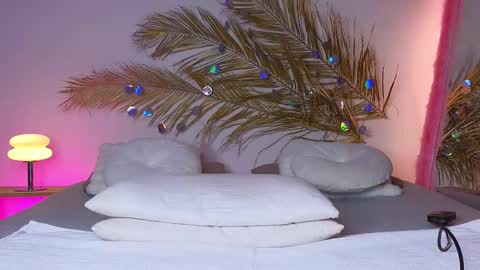 Holly online show from 9, 2, 2025