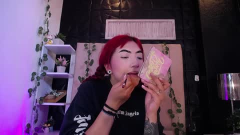 Mia online show from 3, 2, 2025