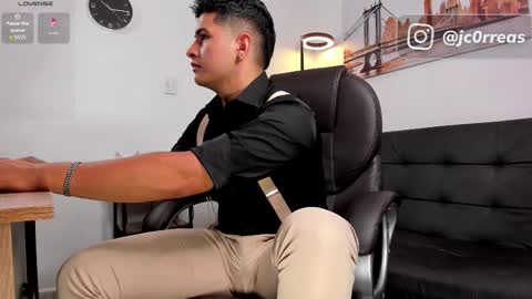 Snapshot of _juanes__ chatting on 1, 11, 2025 _juanes__ online show from 1, 11, 2025