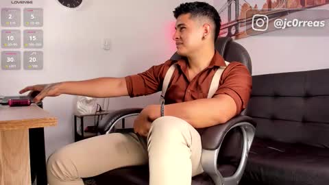 Snapshot of _juanes__ chatting on 11, 11, 2025 _juanes__ online show from 11, 11, 2025