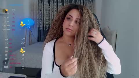 Snapshot of _just_a_queen_3 chatting on 14, 11, 2025 _just_a_queen_3 online show from 14, 11, 2025