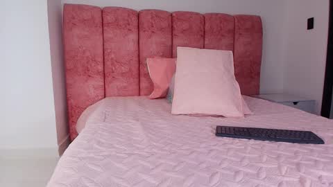 Kendall online show from 5, 11, 2025