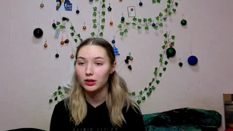 _kikiclark_ online show from 8, 1, 2026