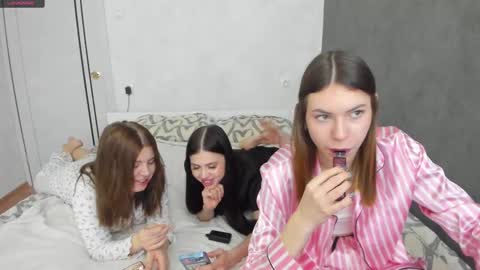 Molly   Emily online show from 16, 2, 2025