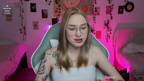 Snapshot of _kitekat_ chatting on 6, 11, 2025 _kitekat_ online show from 6, 11, 2025