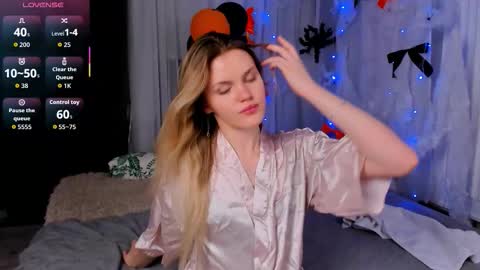 Snapshot of _kittymoore chatting on 2, 11, 2025 Kitty - online show from 2, 11, 2025