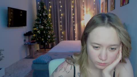 _lalune_ online show from 17, 12, 2024