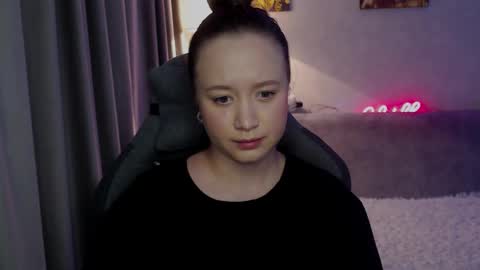 Snapshot of _lalune_ chatting on 10, 10, 2025 _lalune_ online show from 10, 10, 2025