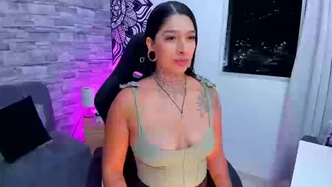  Laura  Independent Model  online show from 28, 9, 2025